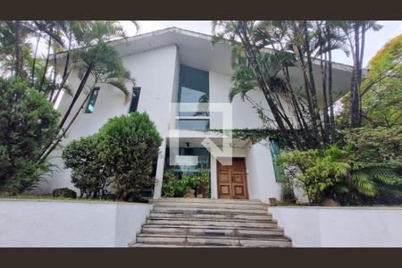 Casa para alugar com 1000m², 3 quartos e 6 vagasFachada