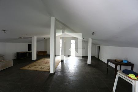 Casa para alugar com 1000m², 3 quartos e 6 vagassoton / sala de jogos