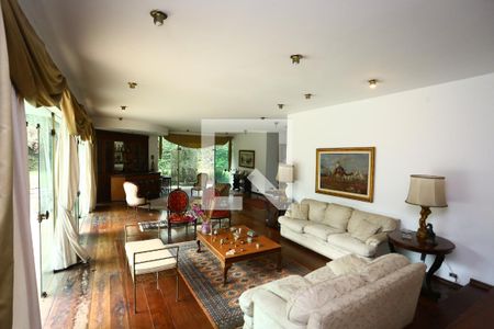 Casa para alugar com 1000m², 3 quartos e 6 vagassala 3