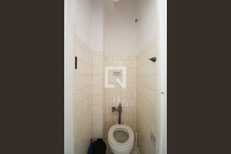 Apartamento à venda com 70m², 2 quartos e sem vagaBanheiro da Área de serviço