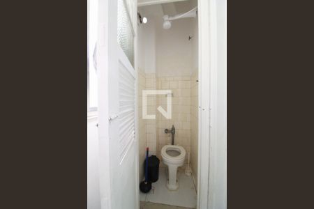 Apartamento à venda com 70m², 2 quartos e sem vagaBanheiro da Área de serviço