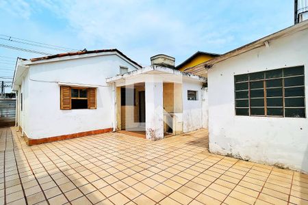 Casa à venda com 180m², 3 quartos e 2 vagas Casa à venda com 180m², 3 quartos e 2 vagasQuintal
