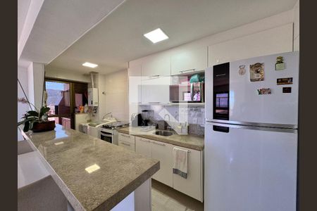 Apartamento à venda com 161m², 3 quartos e 2 vagas Apartamento à venda com 161m², 3 quartos e 2 vagasCozinha e Área de Serviço