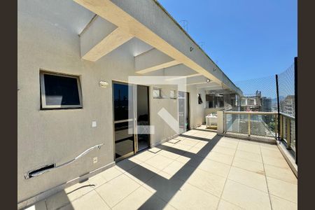 Apartamento à venda com 161m², 3 quartos e 2 vagas Apartamento à venda com 161m², 3 quartos e 2 vagasVaranda / Terraço