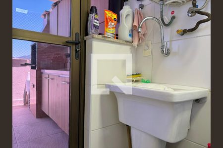 Apartamento à venda com 161m², 3 quartos e 2 vagas Apartamento à venda com 161m², 3 quartos e 2 vagasCozinha e Área de Serviço