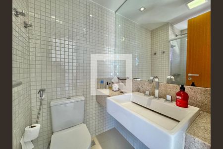 Apartamento à venda com 161m², 3 quartos e 2 vagas Apartamento à venda com 161m², 3 quartos e 2 vagasSuíte 2 - Banheiro