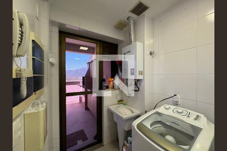 Apartamento à venda com 161m², 3 quartos e 2 vagas Apartamento à venda com 161m², 3 quartos e 2 vagasCozinha e Área de Serviço