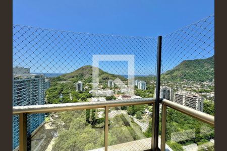 Apartamento à venda com 161m², 3 quartos e 2 vagas Apartamento à venda com 161m², 3 quartos e 2 vagasVaranda / Terraço