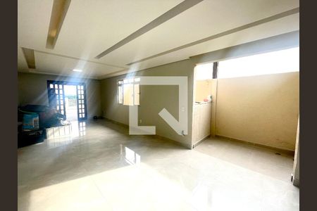 Sala do piso superior de casa à venda com 2 quartos, 150m² em Jardim Diana, Várzea Paulista