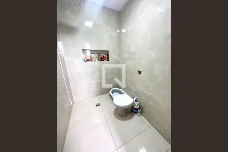 Casa à venda com 150m², 2 quartos e 2 vagas Casa à venda com 150m², 2 quartos e 2 vagasBanheiro da Suíte