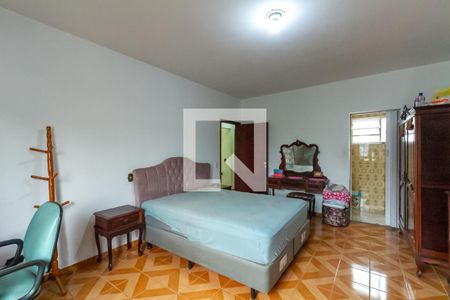 Casa à venda com 275m², 4 quartos e 4 vagasSuíte