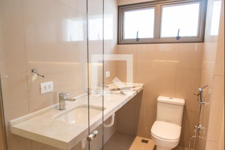 Casa de condomínio para alugar com 150m², 3 quartos e 2 vagas Casa de condomínio para alugar com 150m², 3 quartos e 2 vagasBanheiro da suíte