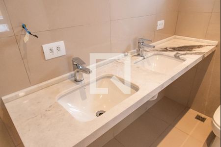 Casa de condomínio para alugar com 150m², 3 quartos e 2 vagas Casa de condomínio para alugar com 150m², 3 quartos e 2 vagasBanheiro da suíte
