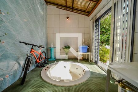 Casa à venda com 200m², 3 quartos e 2 vagasJacuzzi