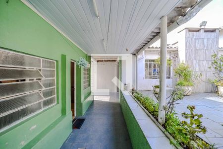 Casa à venda com 200m², 3 quartos e 2 vagasFundos