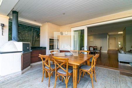 Casa à venda com 3 quartos, 350m² em Vila Tramontano, São Paulo