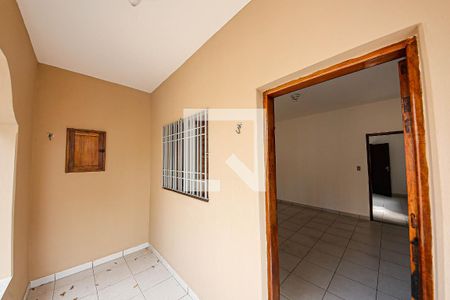 Casa para alugar com 70m², 2 quartos e 3 vagas Casa para alugar com 70m², 2 quartos e 3 vagasVaranda