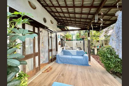 Casa de condomínio à venda com 130m², 2 quartos e 2 vagas Casa de condomínio à venda com 130m², 2 quartos e 2 vagasÁrea externa