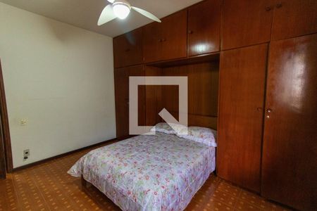 Casa à venda com 1500m², 5 quartos e 3 vagas Casa à venda com 1500m², 5 quartos e 3 vagasQuarto 2