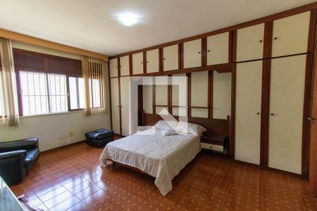 Casa à venda com 1500m², 5 quartos e 3 vagas Casa à venda com 1500m², 5 quartos e 3 vagasSuíte