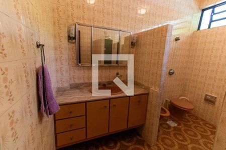 Casa à venda com 1500m², 5 quartos e 3 vagas Casa à venda com 1500m², 5 quartos e 3 vagasBanheiro Social