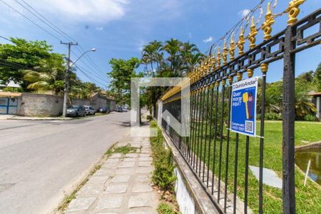 Casa à venda com 1500m², 5 quartos e 3 vagas Casa à venda com 1500m², 5 quartos e 3 vagasPlaquinha