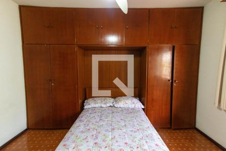 Casa à venda com 1500m², 5 quartos e 3 vagas Casa à venda com 1500m², 5 quartos e 3 vagasQuarto 2