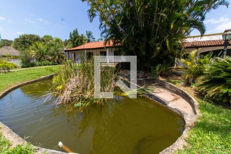 Casa à venda com 1500m², 5 quartos e 3 vagas Casa à venda com 1500m², 5 quartos e 3 vagasQuintal