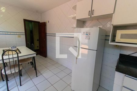 Casa à venda com 1500m², 5 quartos e 3 vagas Casa à venda com 1500m², 5 quartos e 3 vagasCozinha