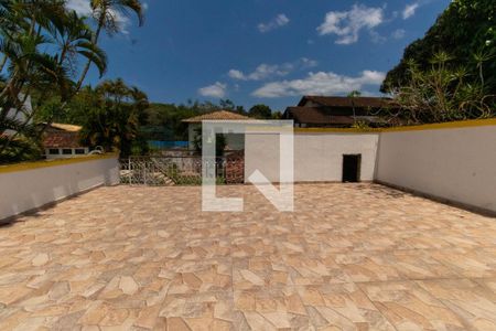 Casa à venda com 1500m², 5 quartos e 3 vagas Casa à venda com 1500m², 5 quartos e 3 vagasTerraço