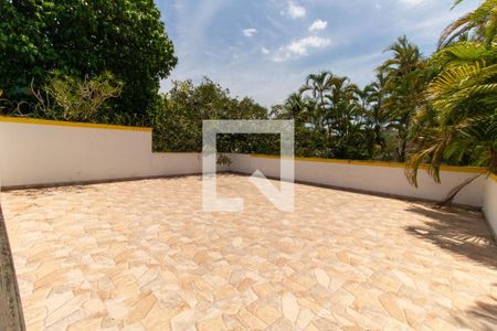 Casa à venda com 1500m², 5 quartos e 3 vagas Casa à venda com 1500m², 5 quartos e 3 vagasTerraço