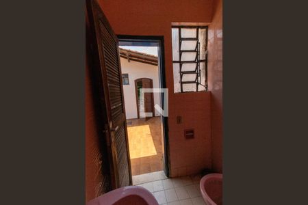 Casa à venda com 1500m², 5 quartos e 3 vagas Casa à venda com 1500m², 5 quartos e 3 vagasBanheiro de serviço