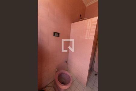 Casa à venda com 1500m², 5 quartos e 3 vagas Casa à venda com 1500m², 5 quartos e 3 vagasBanheiro de serviço