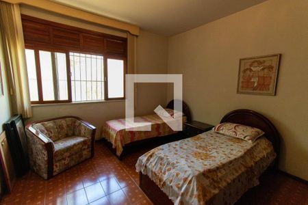 Casa à venda com 1500m², 5 quartos e 3 vagas Casa à venda com 1500m², 5 quartos e 3 vagasQuarto 3