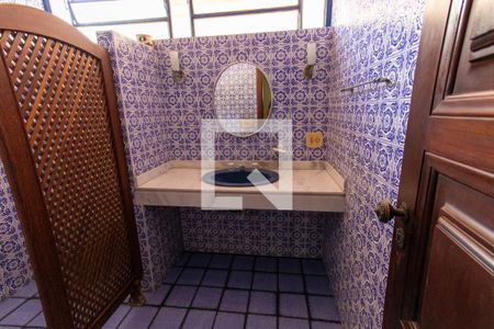 Casa à venda com 1500m², 5 quartos e 3 vagas Casa à venda com 1500m², 5 quartos e 3 vagasLavabo