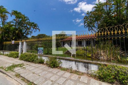 Casa à venda com 1500m², 5 quartos e 3 vagas Casa à venda com 1500m², 5 quartos e 3 vagasFachada