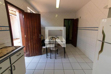 Casa à venda com 1500m², 5 quartos e 3 vagas Casa à venda com 1500m², 5 quartos e 3 vagasCozinha