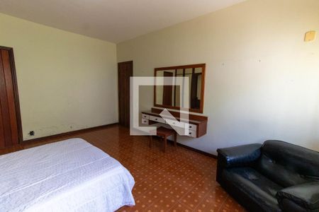 Casa à venda com 1500m², 5 quartos e 3 vagas Casa à venda com 1500m², 5 quartos e 3 vagasSuíte