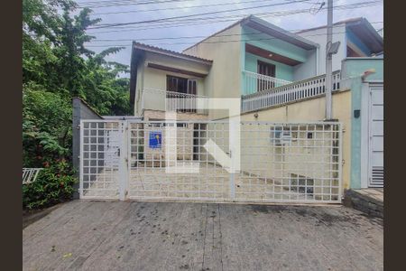 Casa à venda com 97m², 3 quartos e 2 vagasFachada
