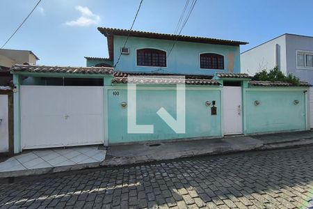 Casa de condomínio à venda com 250m², 5 quartos e 2 vagasFachada