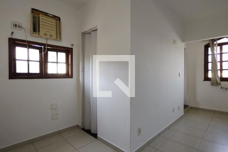 Casa de condomínio à venda com 250m², 5 quartos e 2 vagasQuarto 4 - Suíte