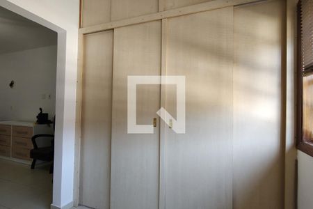 Casa de condomínio à venda com 250m², 5 quartos e 2 vagasCloset do quarto 5