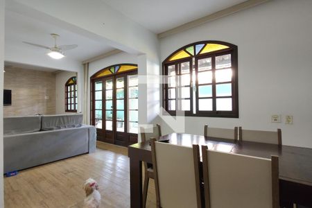 Casa de condomínio à venda com 250m², 5 quartos e 2 vagasSala de Jantar