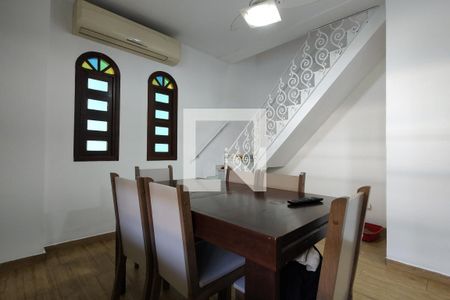 Casa de condomínio à venda com 250m², 5 quartos e 2 vagasSala de Jantar