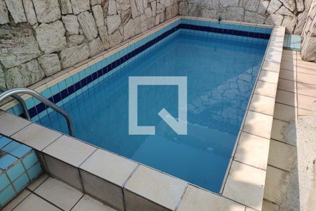 Casa de condomínio à venda com 250m², 5 quartos e 2 vagasPiscina
