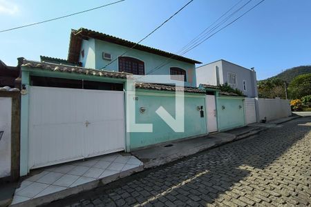 Casa de condomínio à venda com 250m², 5 quartos e 2 vagasFachada
