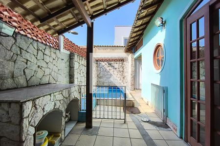 Casa de condomínio à venda com 250m², 5 quartos e 2 vagasChurrasqueira