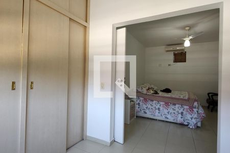 Casa de condomínio à venda com 250m², 5 quartos e 2 vagasCloset do quarto 5