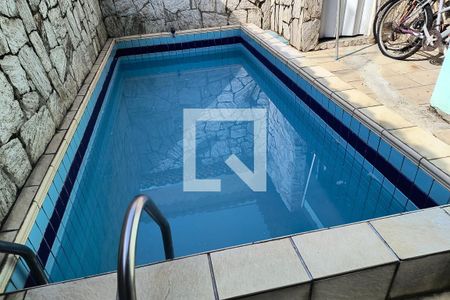 Casa de condomínio à venda com 250m², 5 quartos e 2 vagasPiscina