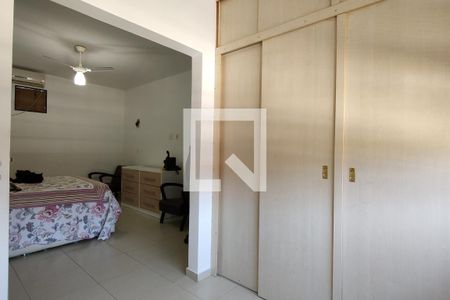 Casa de condomínio à venda com 250m², 5 quartos e 2 vagasCloset do quarto 5